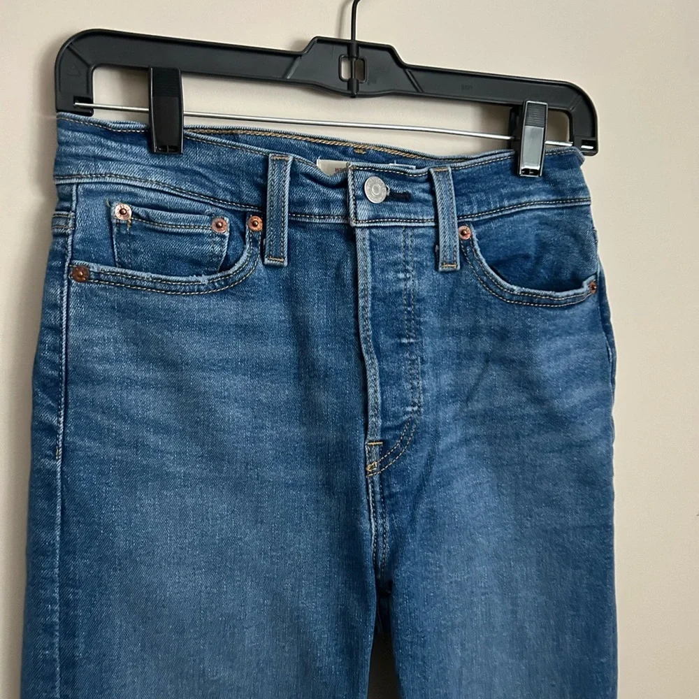 Levi's Wedgie Straight Jeans Size 27 Light Distressing
